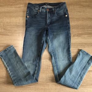 COPY - Universal Standard Jeans